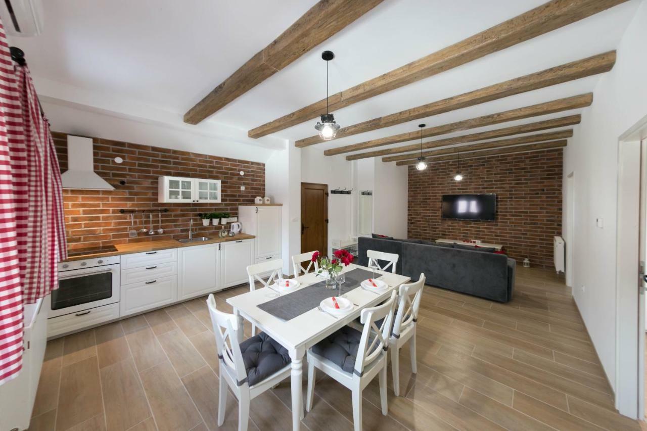 Appartamento House Smolcic Otočac Esterno foto
