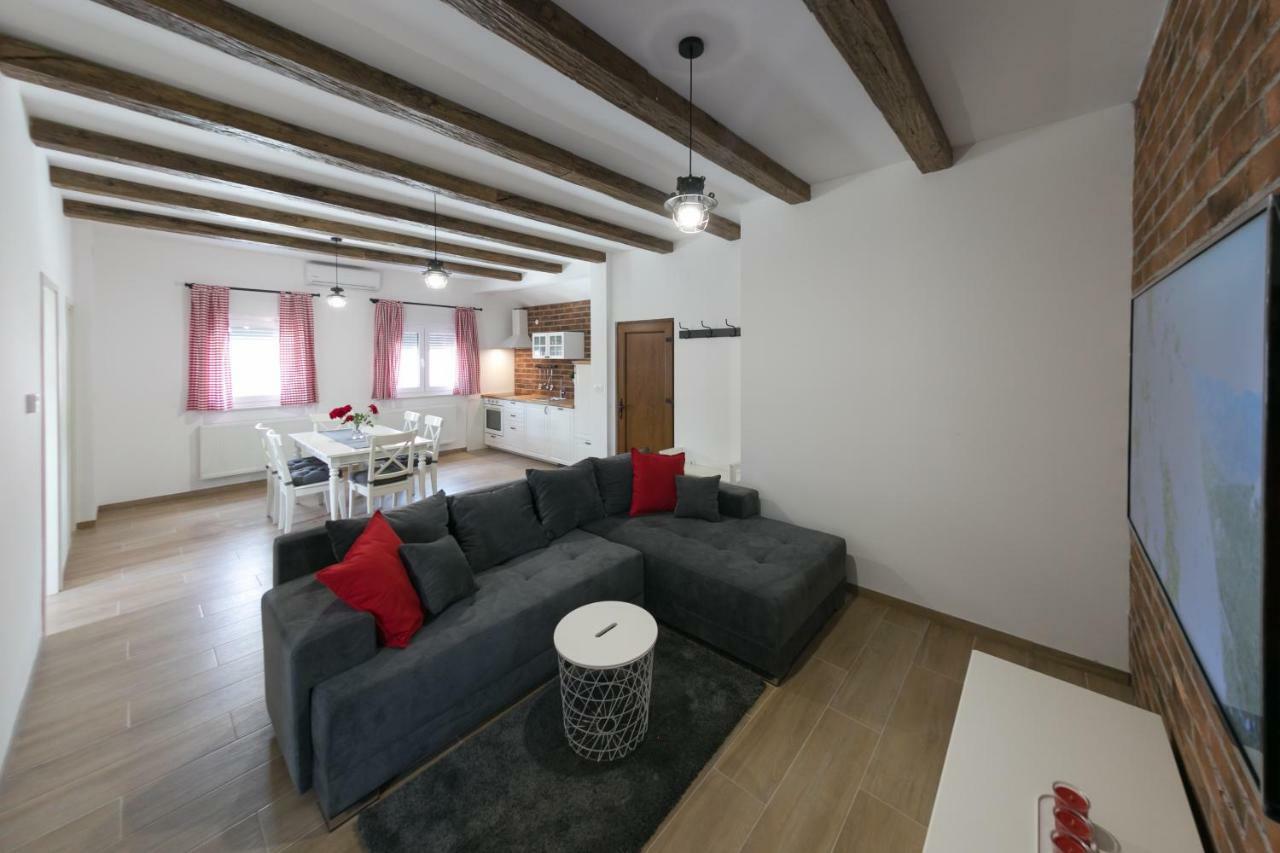 Appartamento House Smolcic Otočac Esterno foto