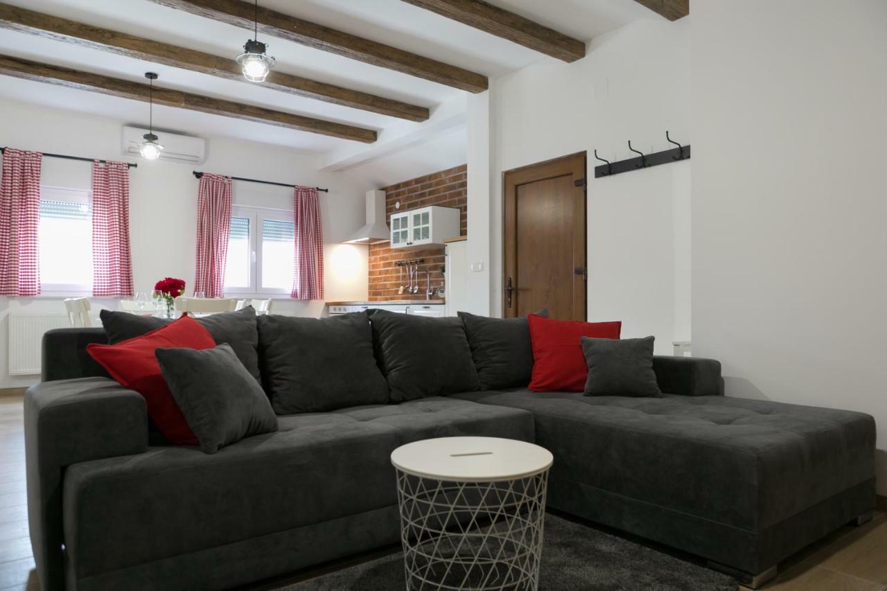 Appartamento House Smolcic Otočac Esterno foto