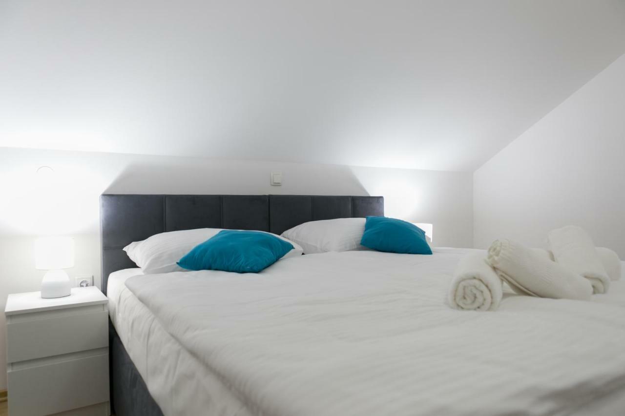 Appartamento House Smolcic Otočac Esterno foto
