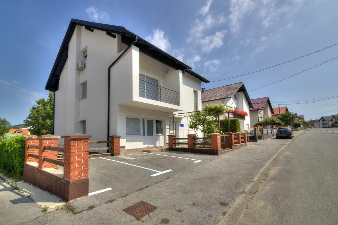 Appartamento House Smolcic Otočac Esterno foto