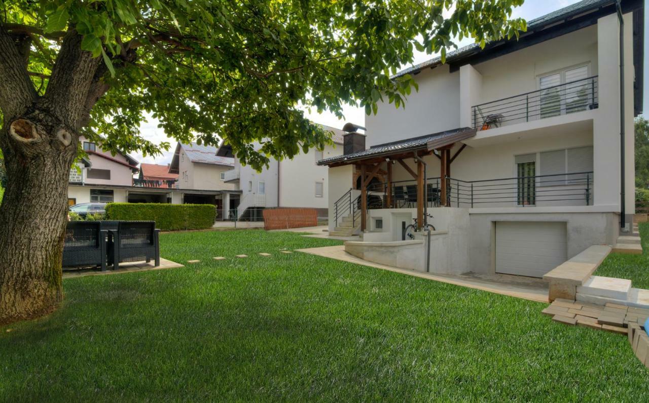Appartamento House Smolcic Otočac Esterno foto