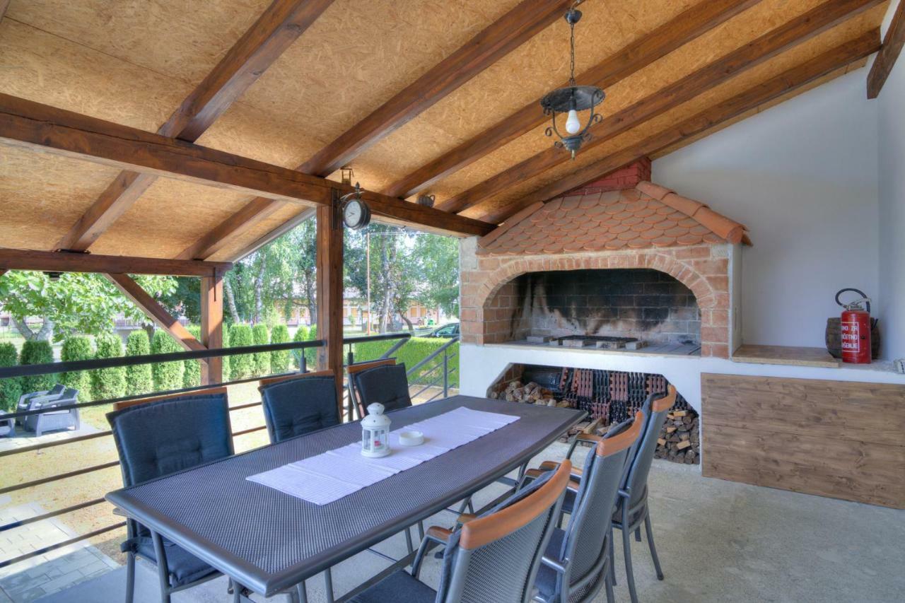 Appartamento House Smolcic Otočac Esterno foto